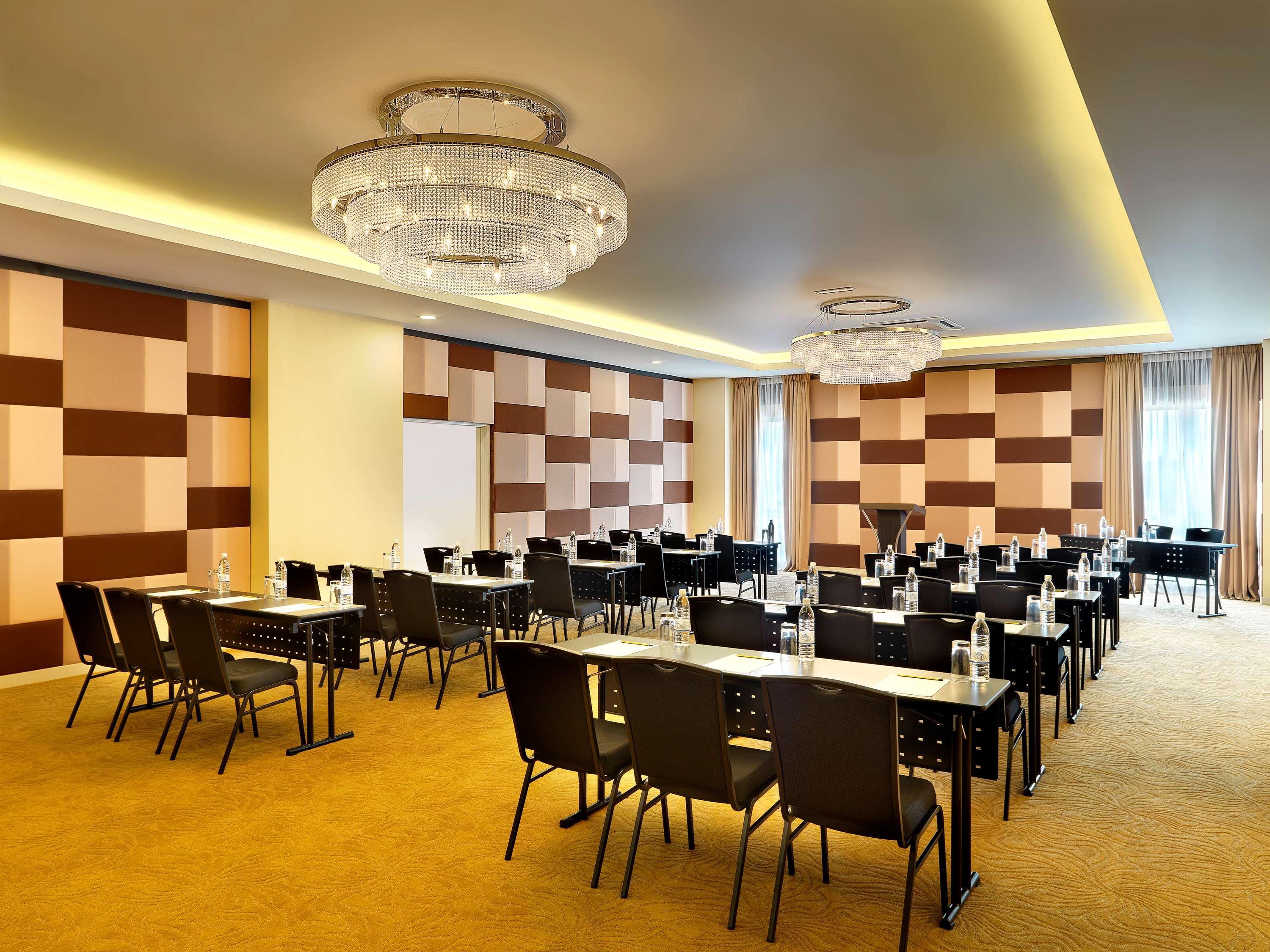 שאה אלאם Wyndham Garden I-City מראה חיצוני תמונה