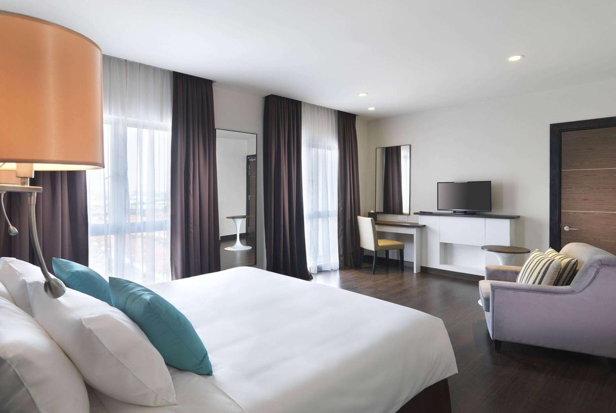 שאה אלאם Wyndham Garden I-City מראה חיצוני תמונה